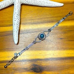 🐠Elegant Silver Bracelet with Blue Gemstone🐠